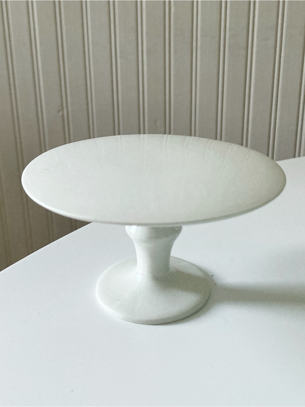 Small White Ceramic Pedestal Stand — Minimal Home Dining